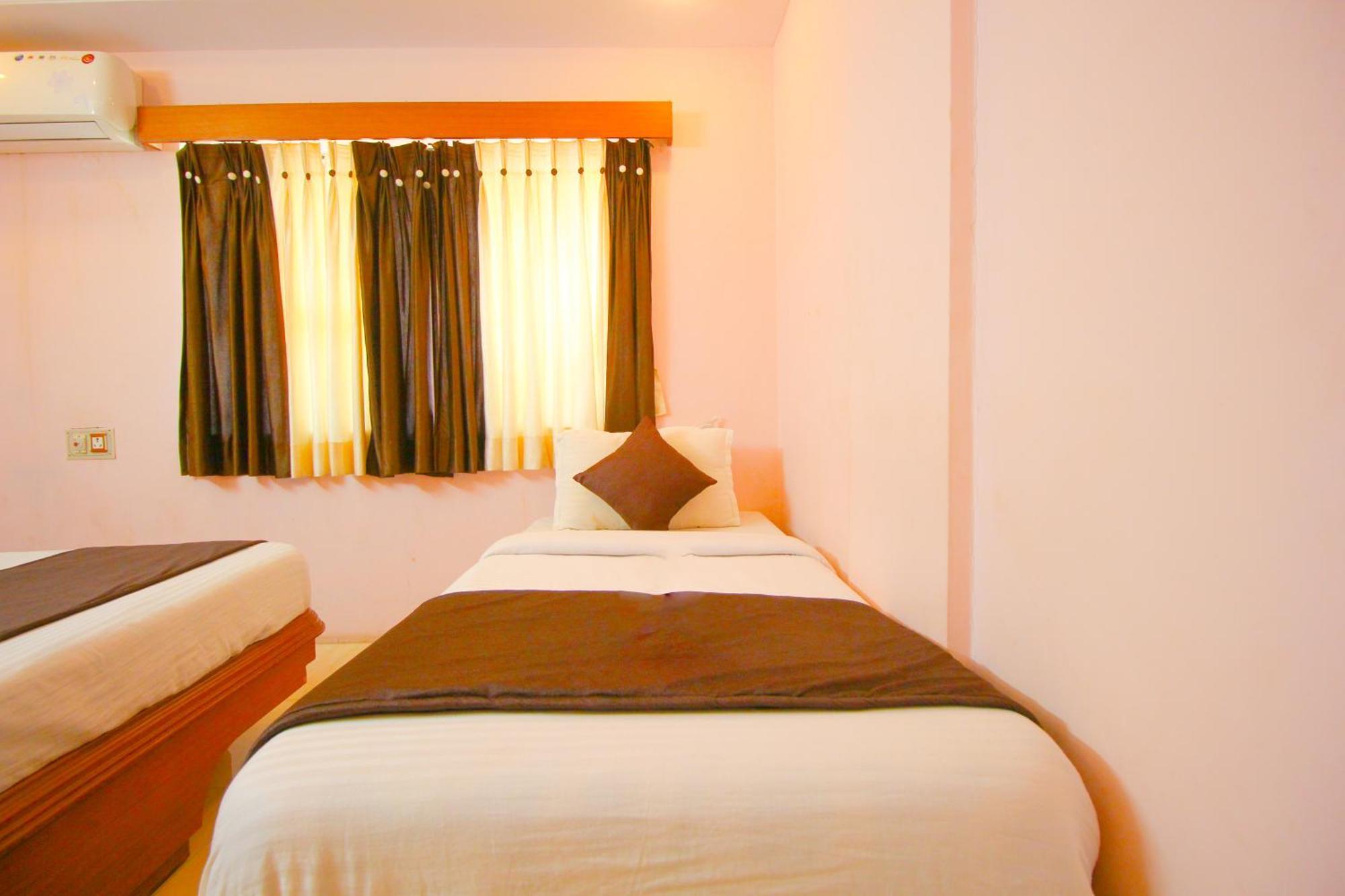 Hotel Upasana Rajkot Buitenkant foto