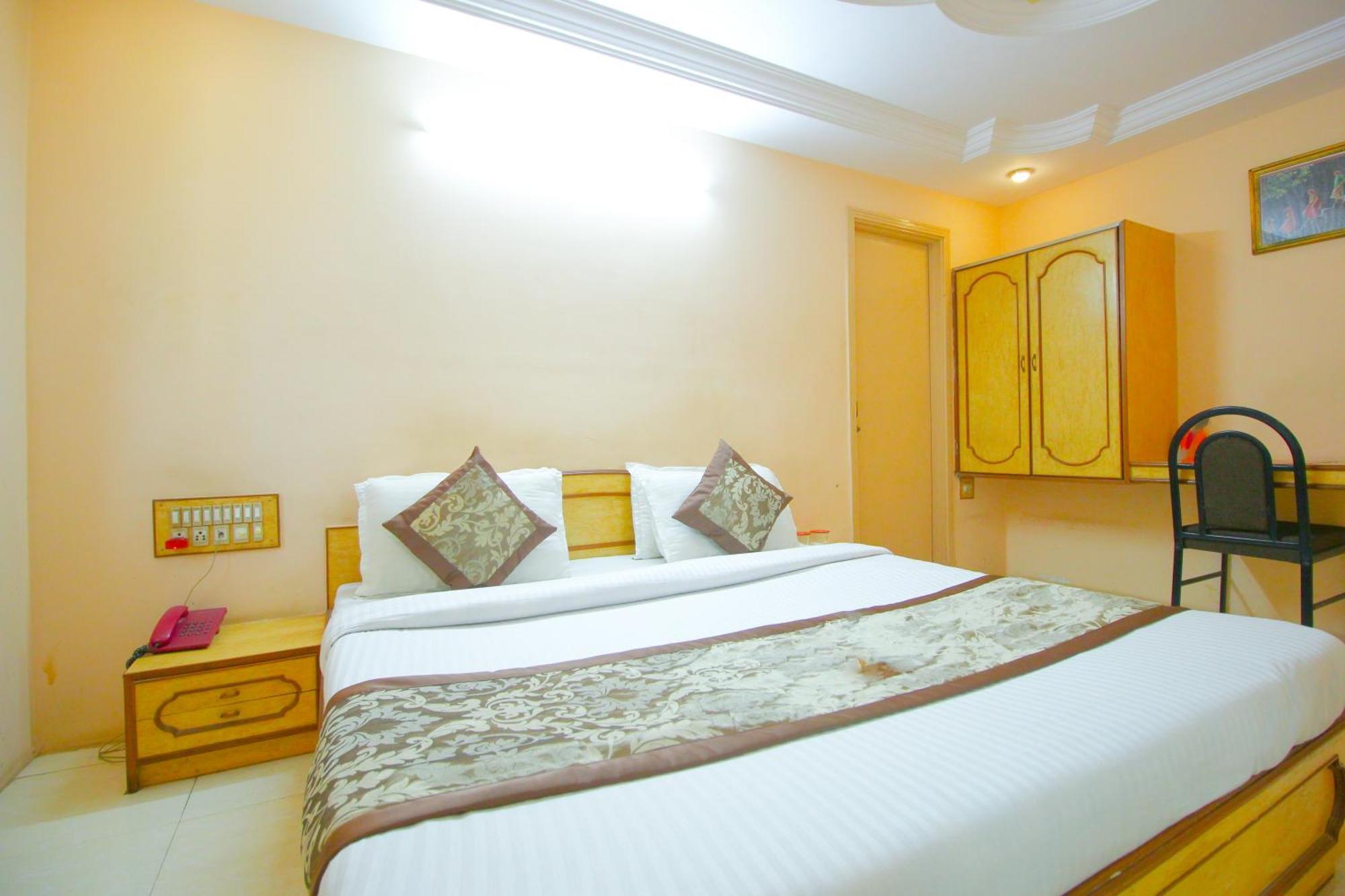 Hotel Upasana Rajkot Buitenkant foto