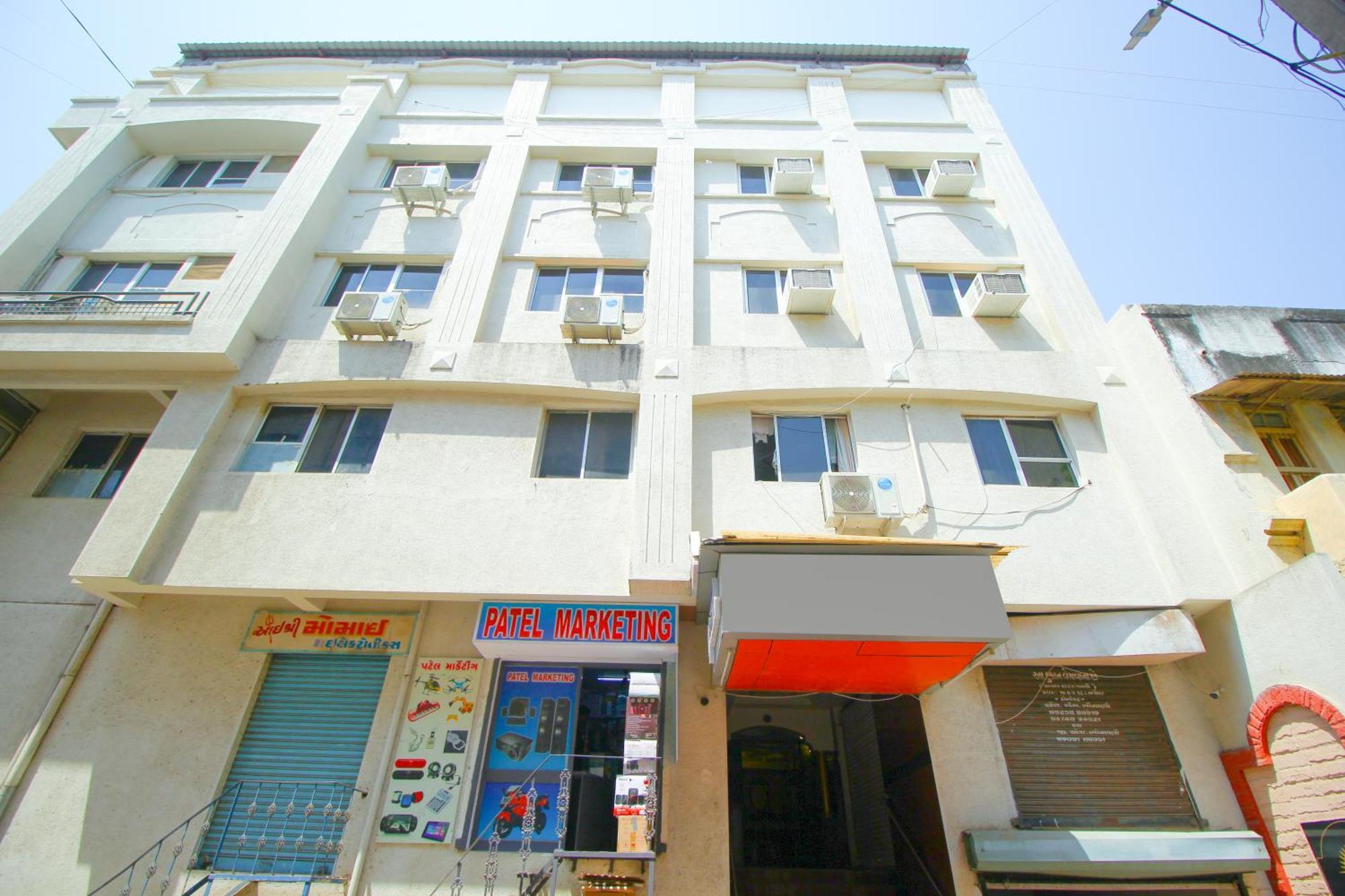 Hotel Upasana Rajkot Buitenkant foto