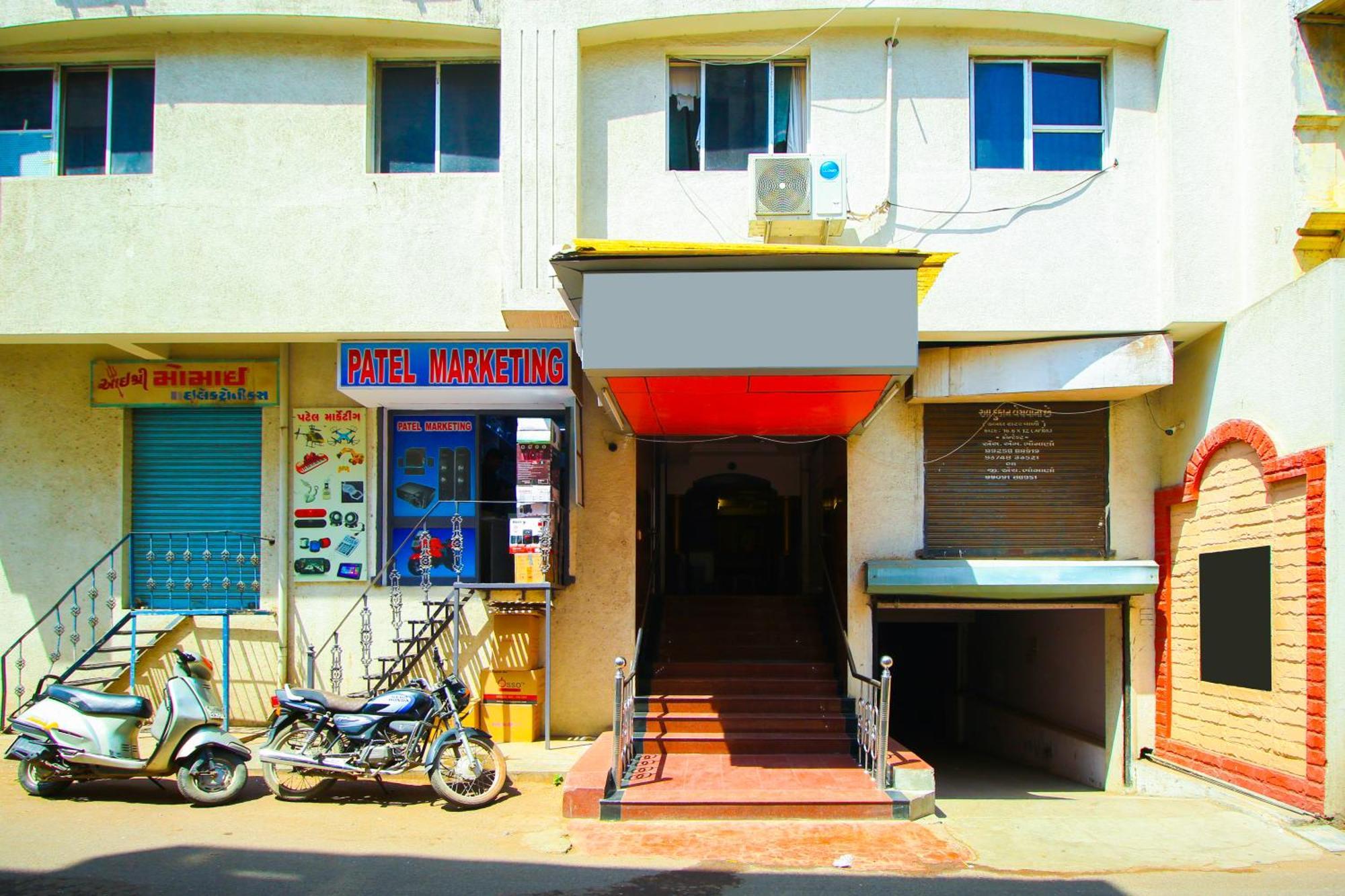 Hotel Upasana Rajkot Buitenkant foto
