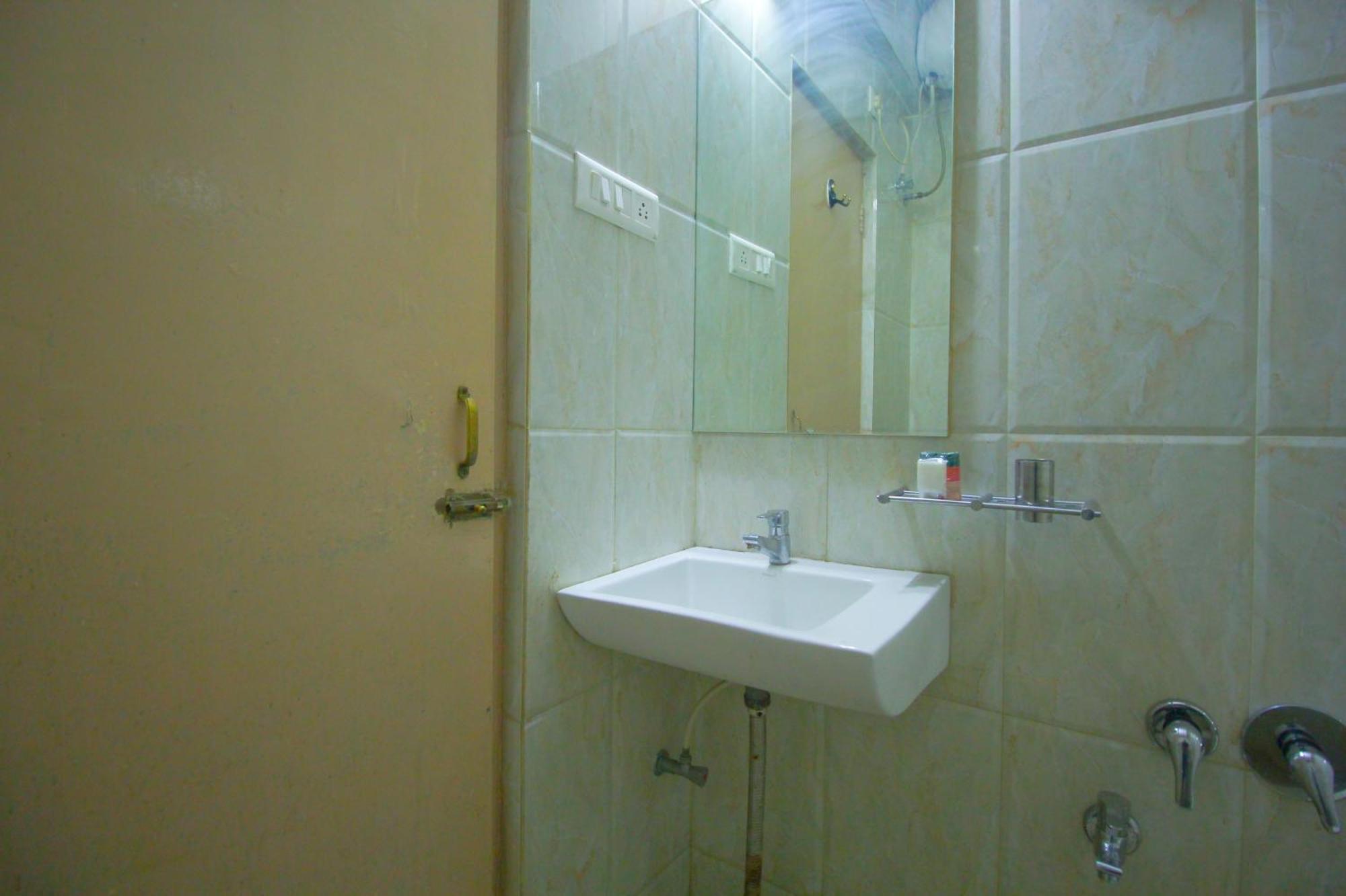 Hotel Upasana Rajkot Buitenkant foto