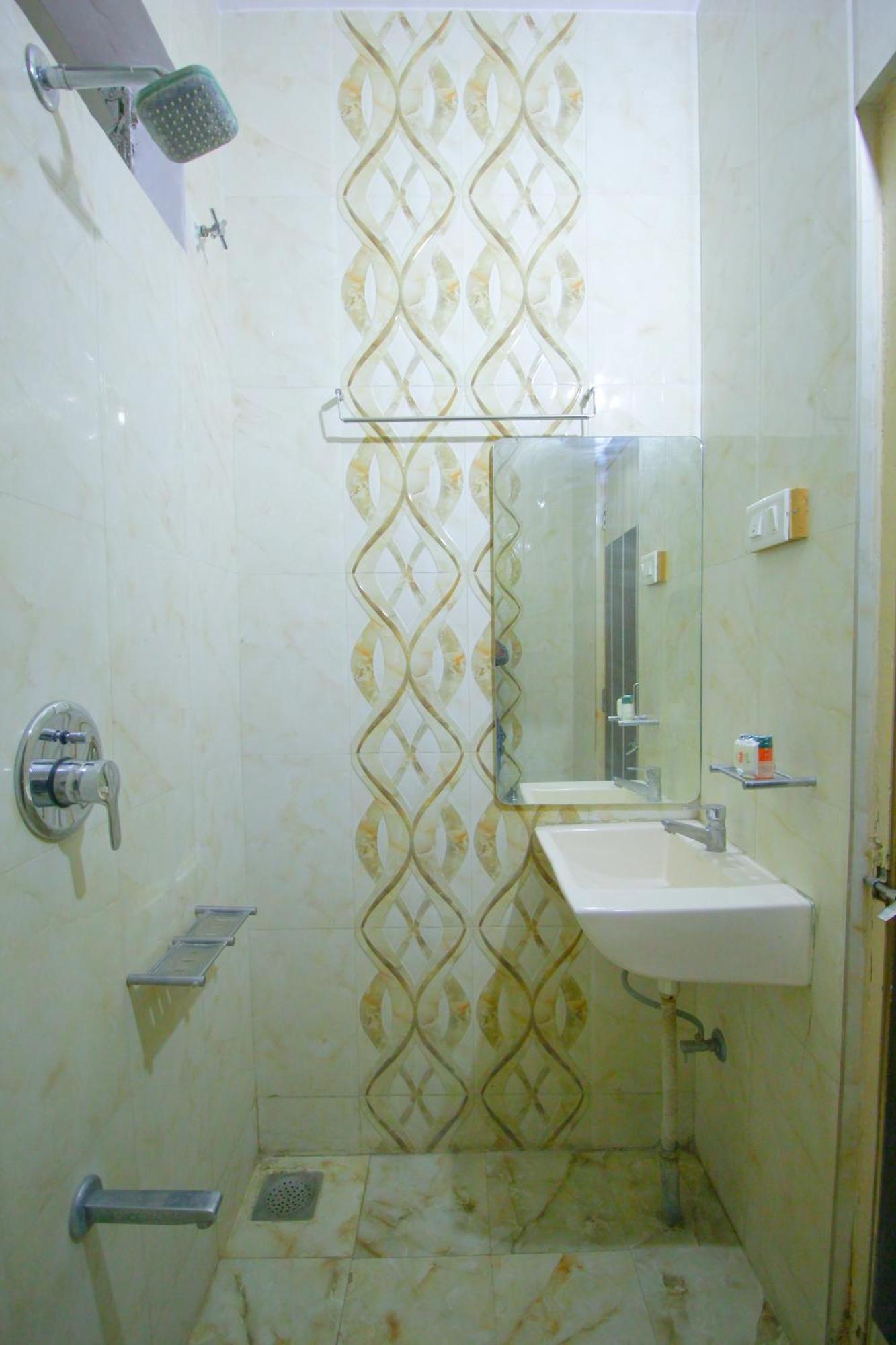Hotel Upasana Rajkot Buitenkant foto