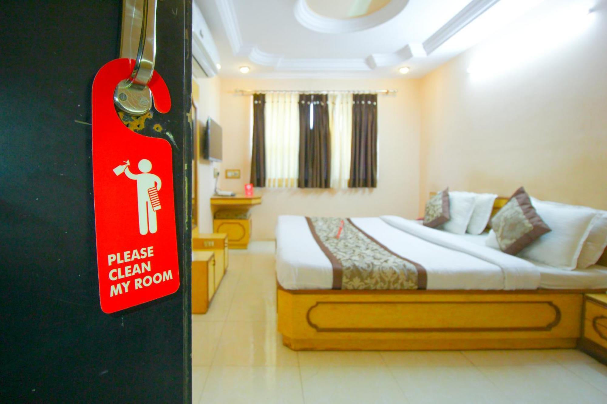 Hotel Upasana Rajkot Buitenkant foto