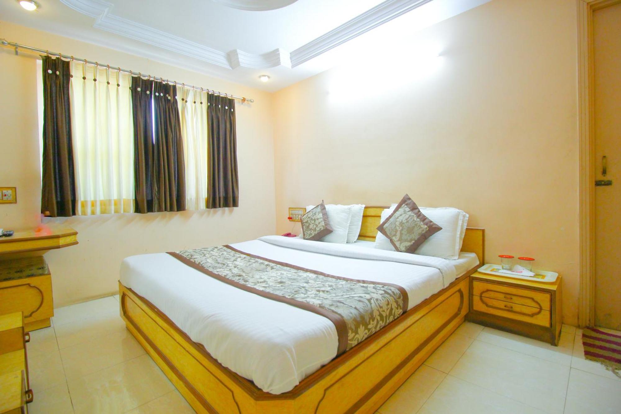 Hotel Upasana Rajkot Buitenkant foto
