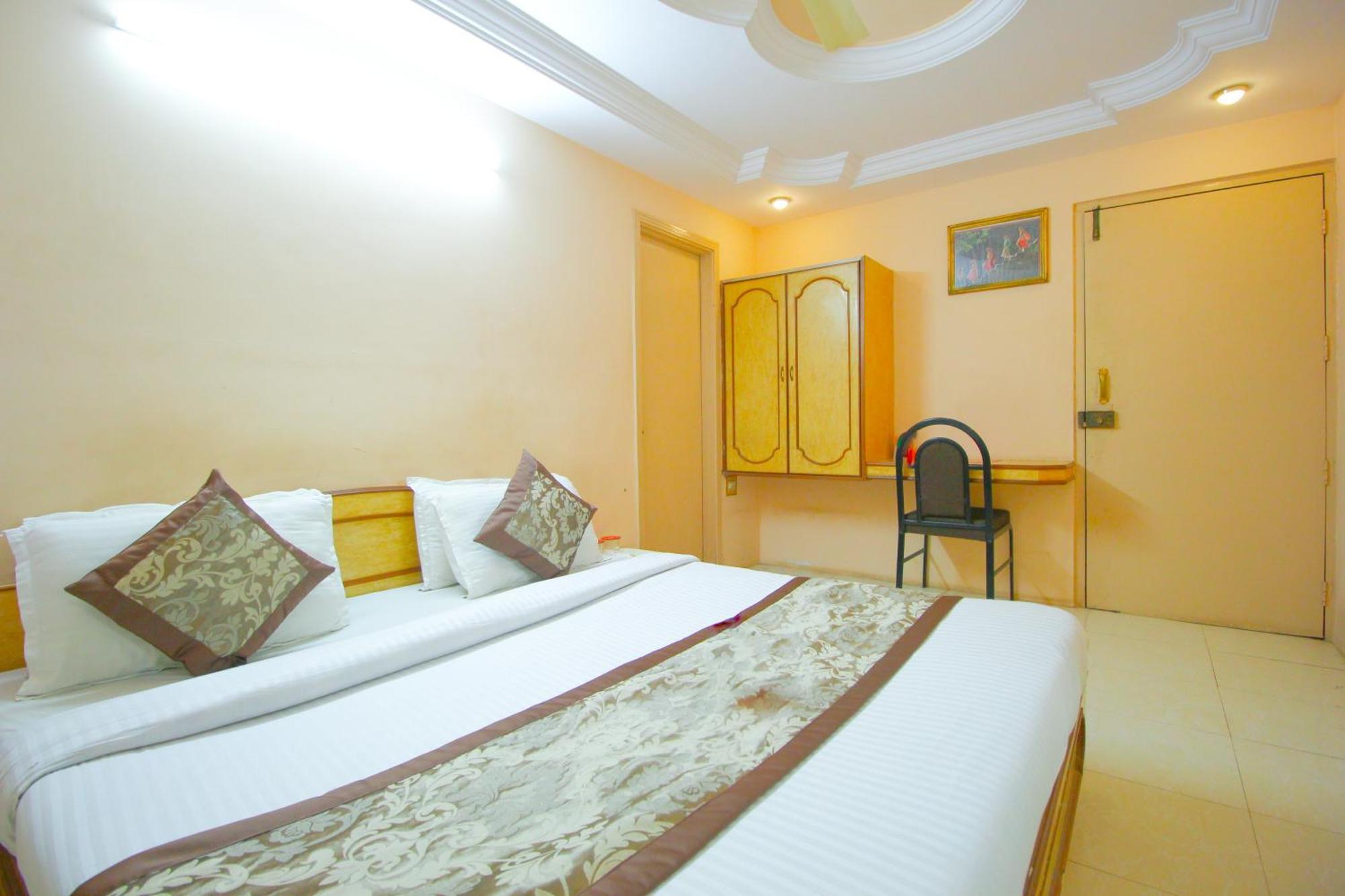 Hotel Upasana Rajkot Buitenkant foto