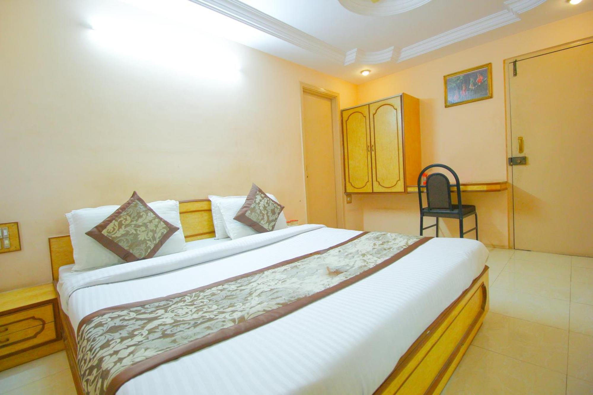 Hotel Upasana Rajkot Buitenkant foto