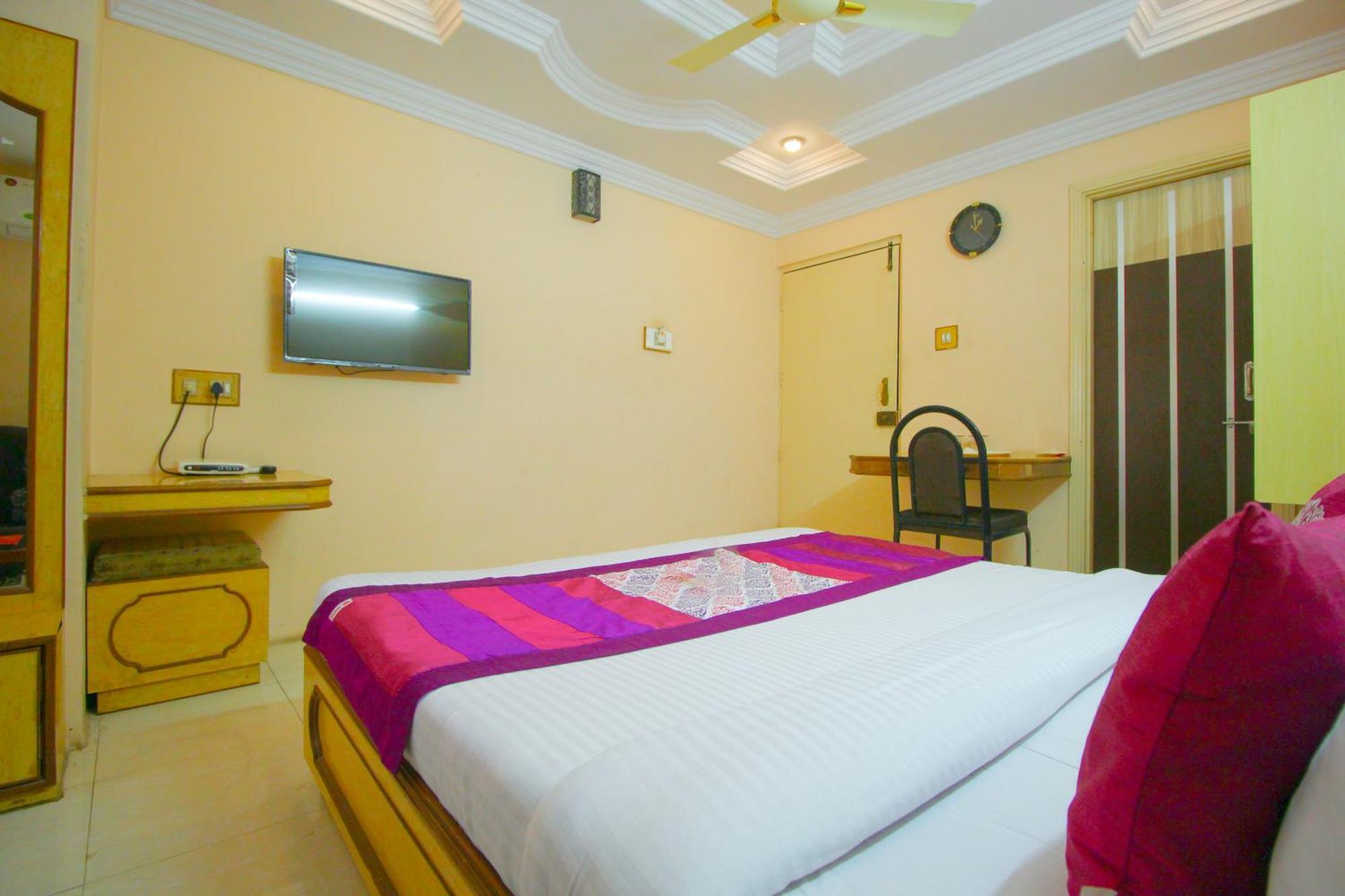 Hotel Upasana Rajkot Buitenkant foto