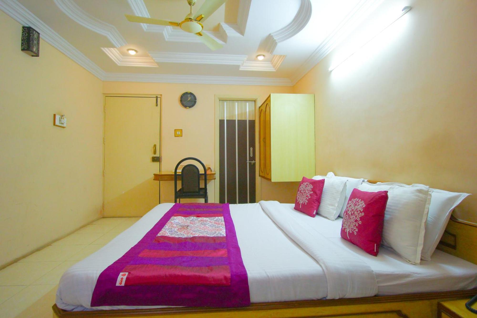 Hotel Upasana Rajkot Buitenkant foto