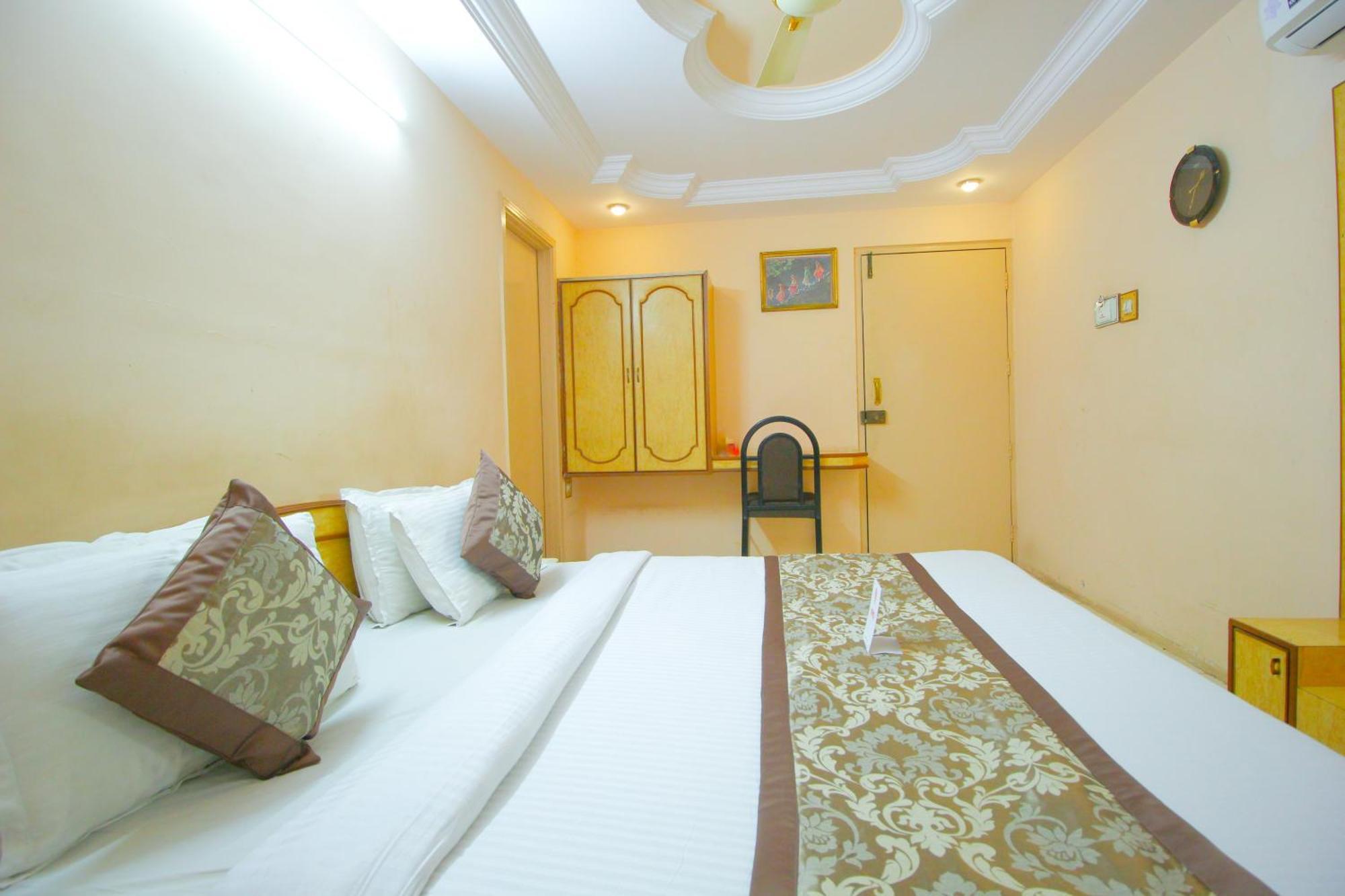 Hotel Upasana Rajkot Buitenkant foto