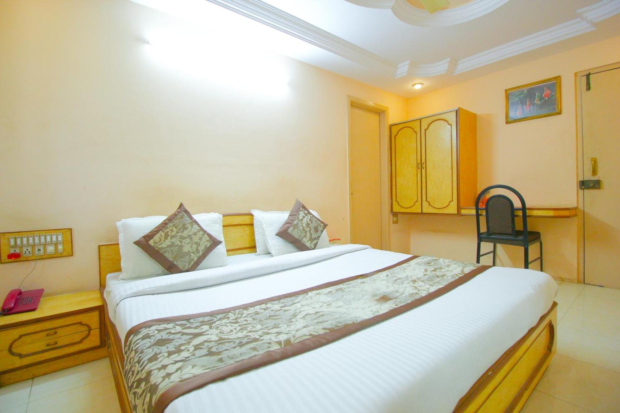 Hotel Upasana Rajkot Buitenkant foto