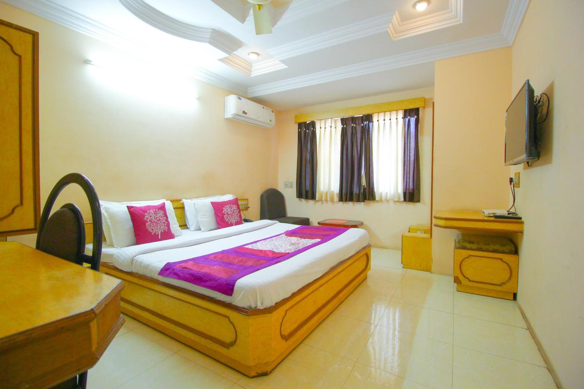 Hotel Upasana Rajkot Buitenkant foto
