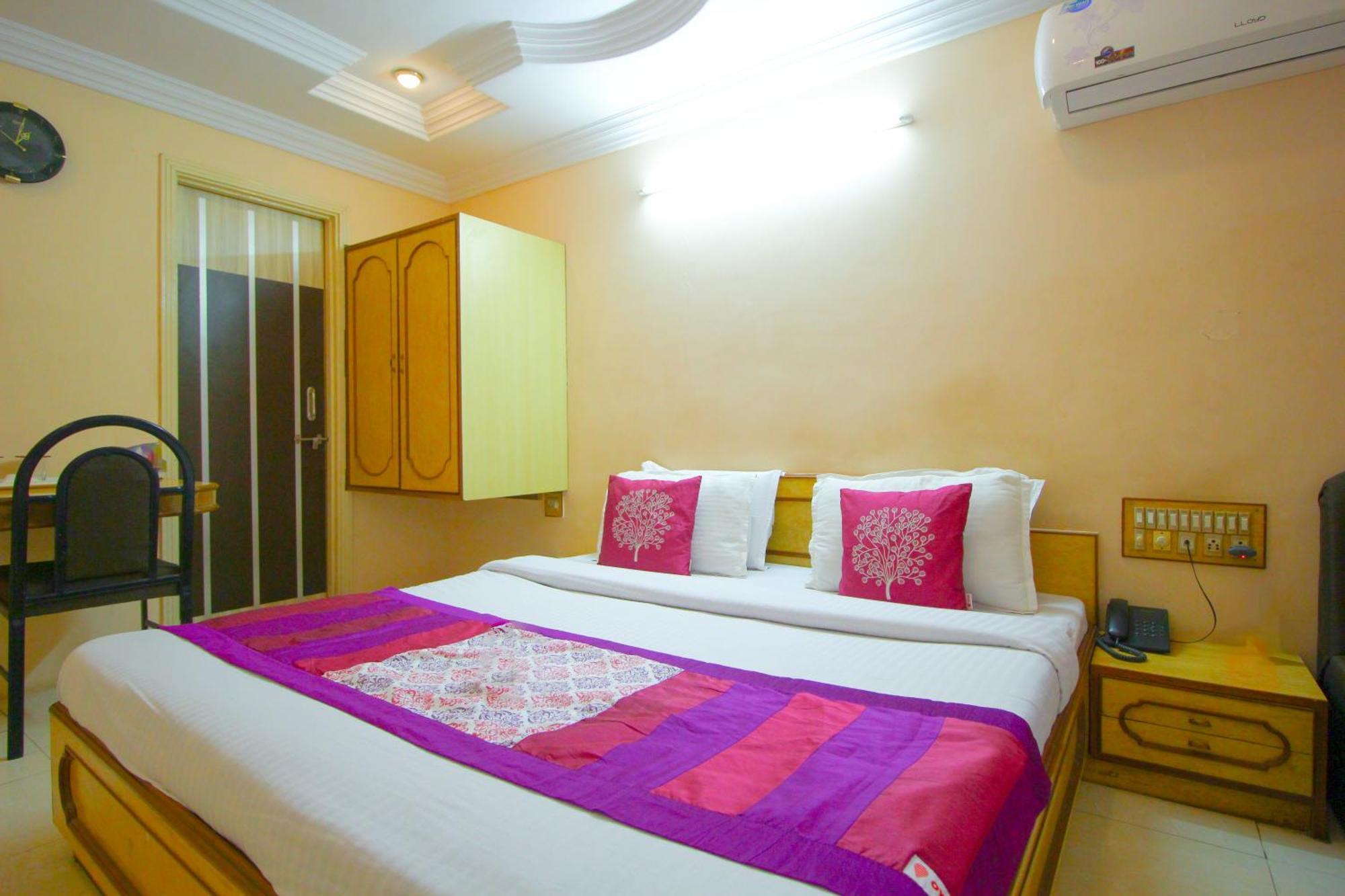 Hotel Upasana Rajkot Buitenkant foto