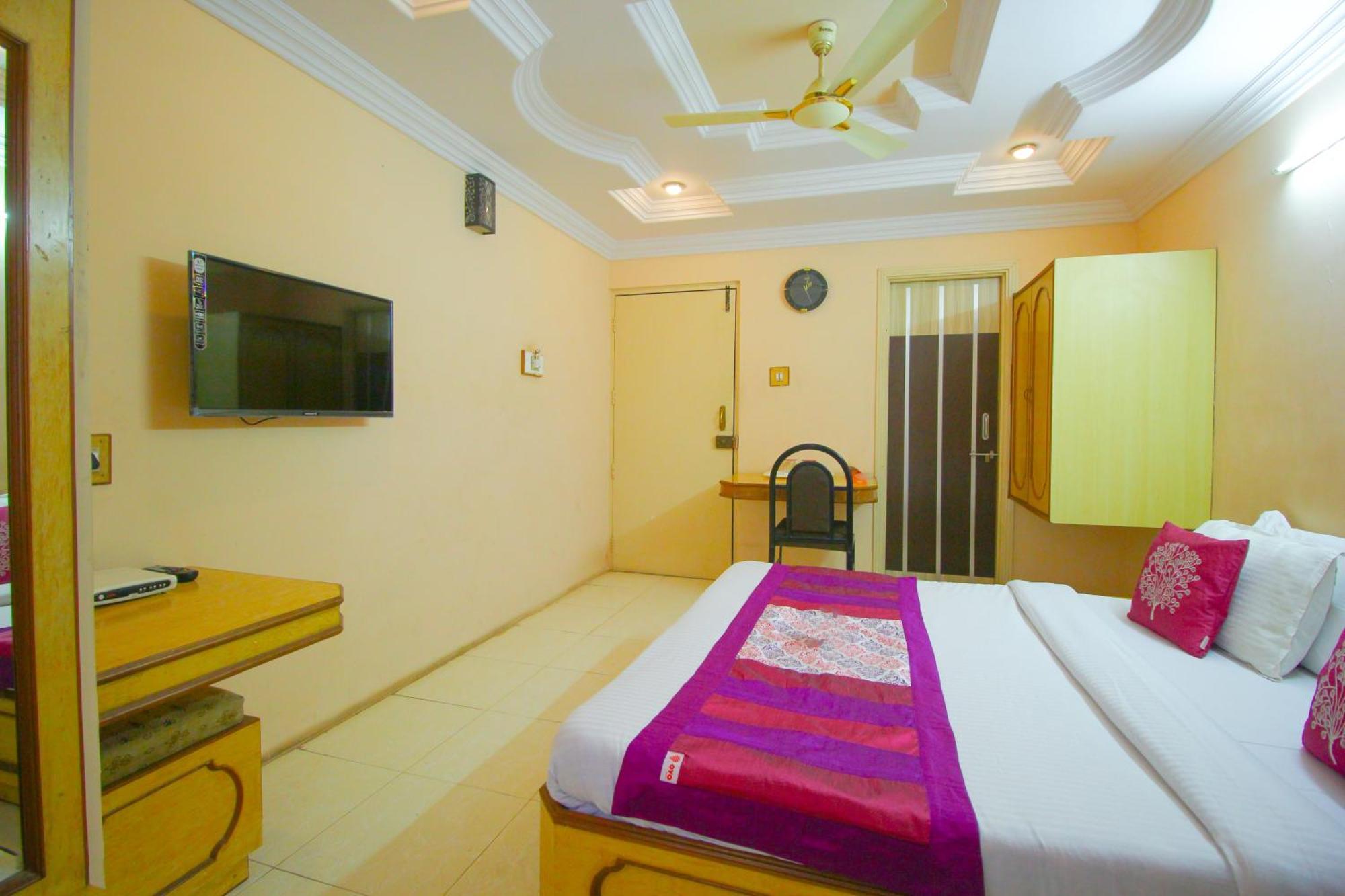 Hotel Upasana Rajkot Buitenkant foto