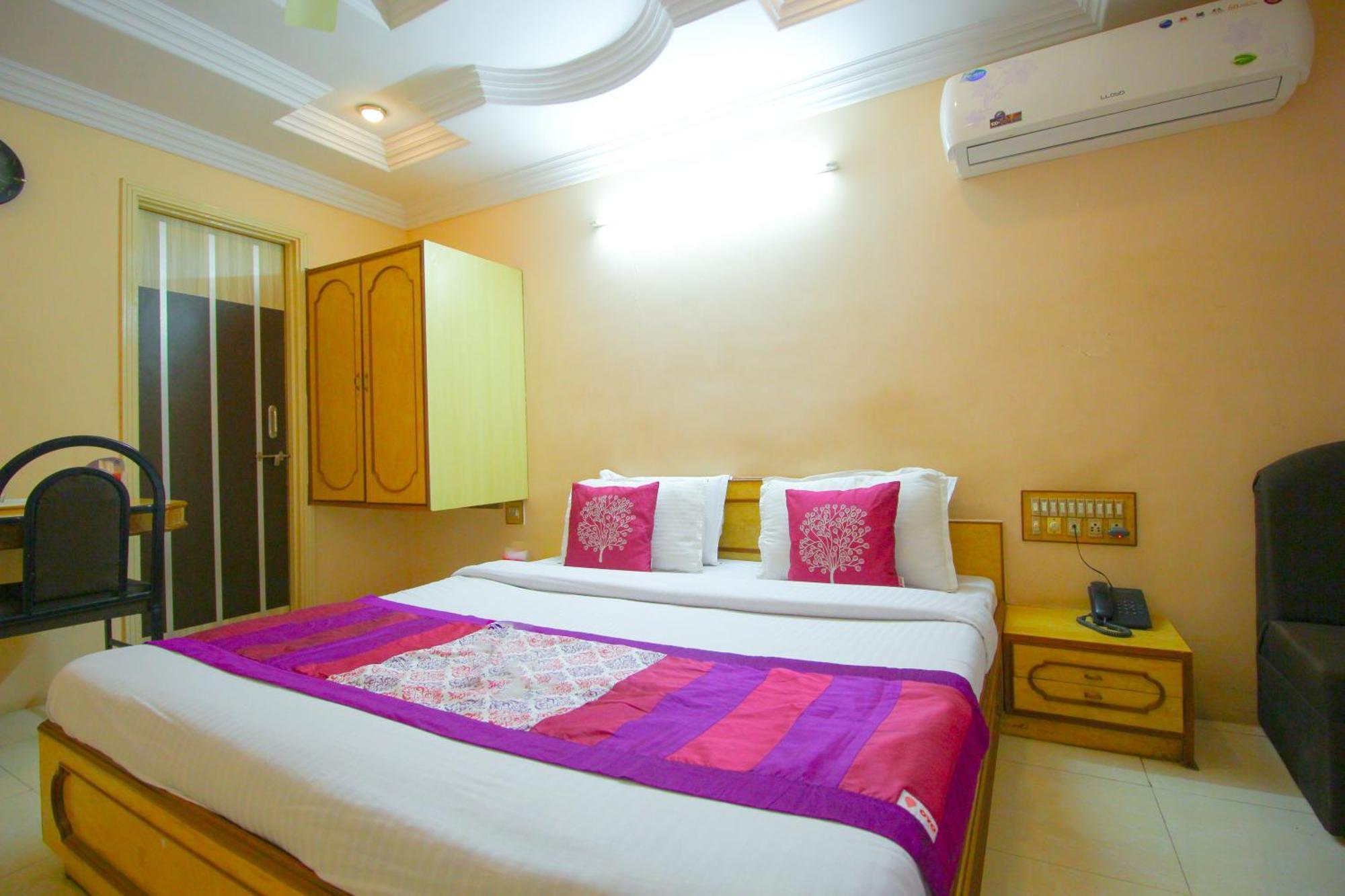 Hotel Upasana Rajkot Buitenkant foto