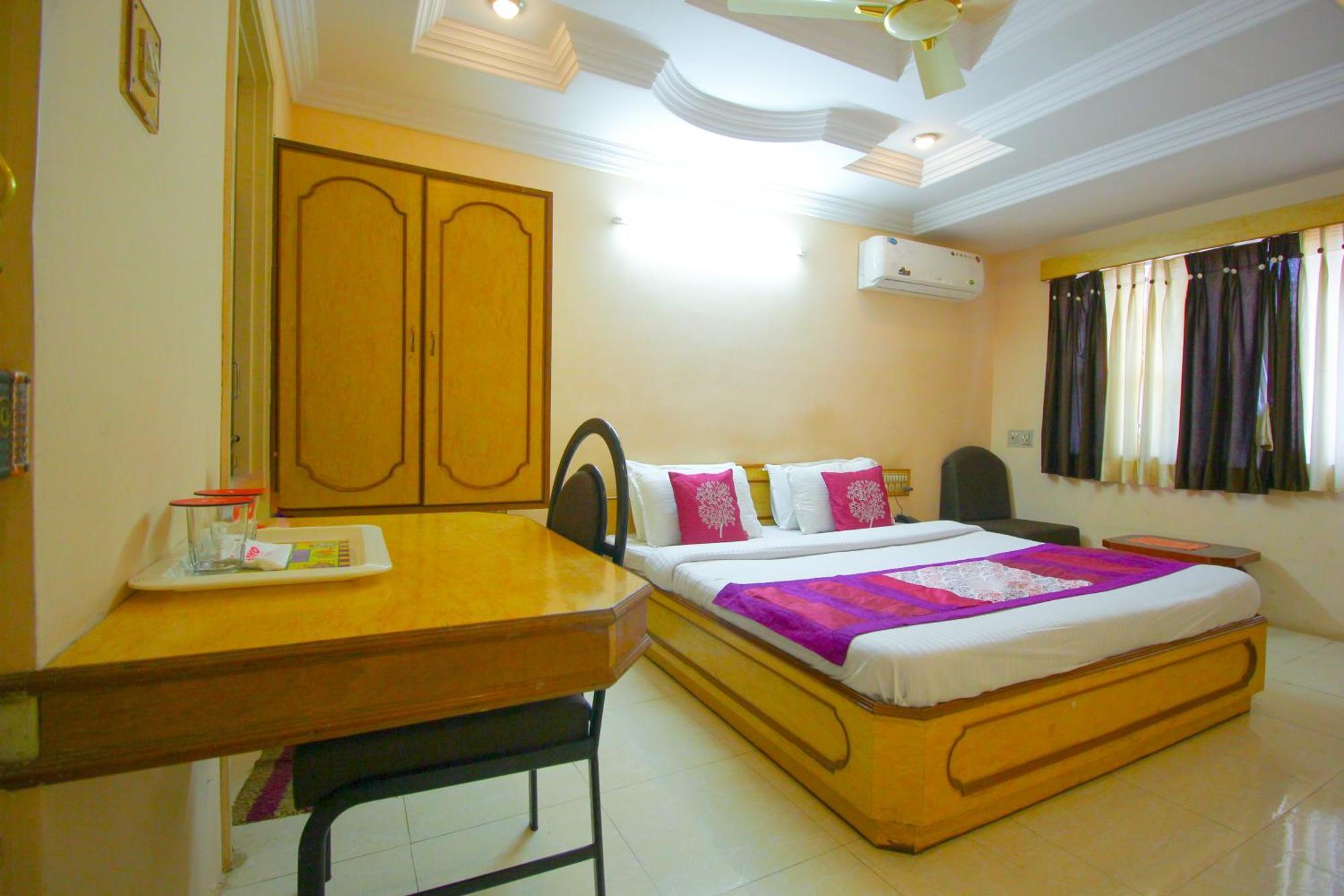 Hotel Upasana Rajkot Buitenkant foto