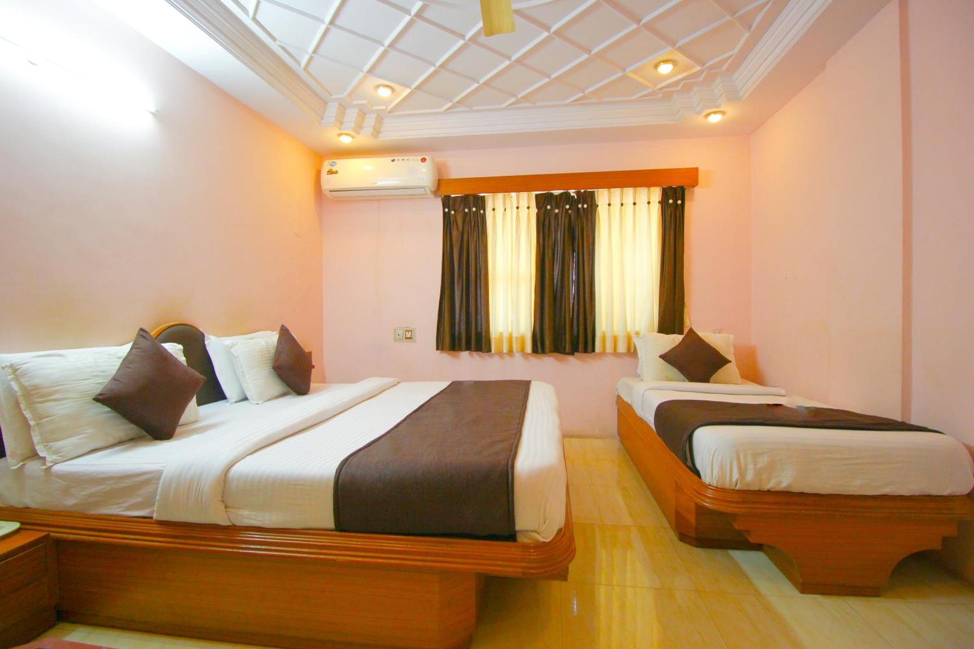 Hotel Upasana Rajkot Buitenkant foto