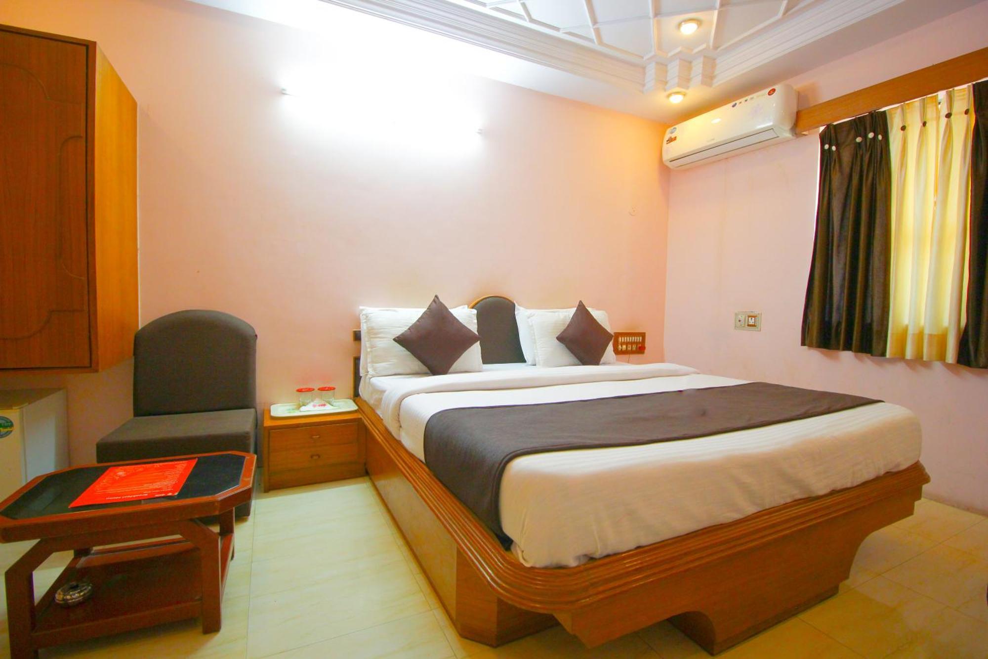 Hotel Upasana Rajkot Buitenkant foto