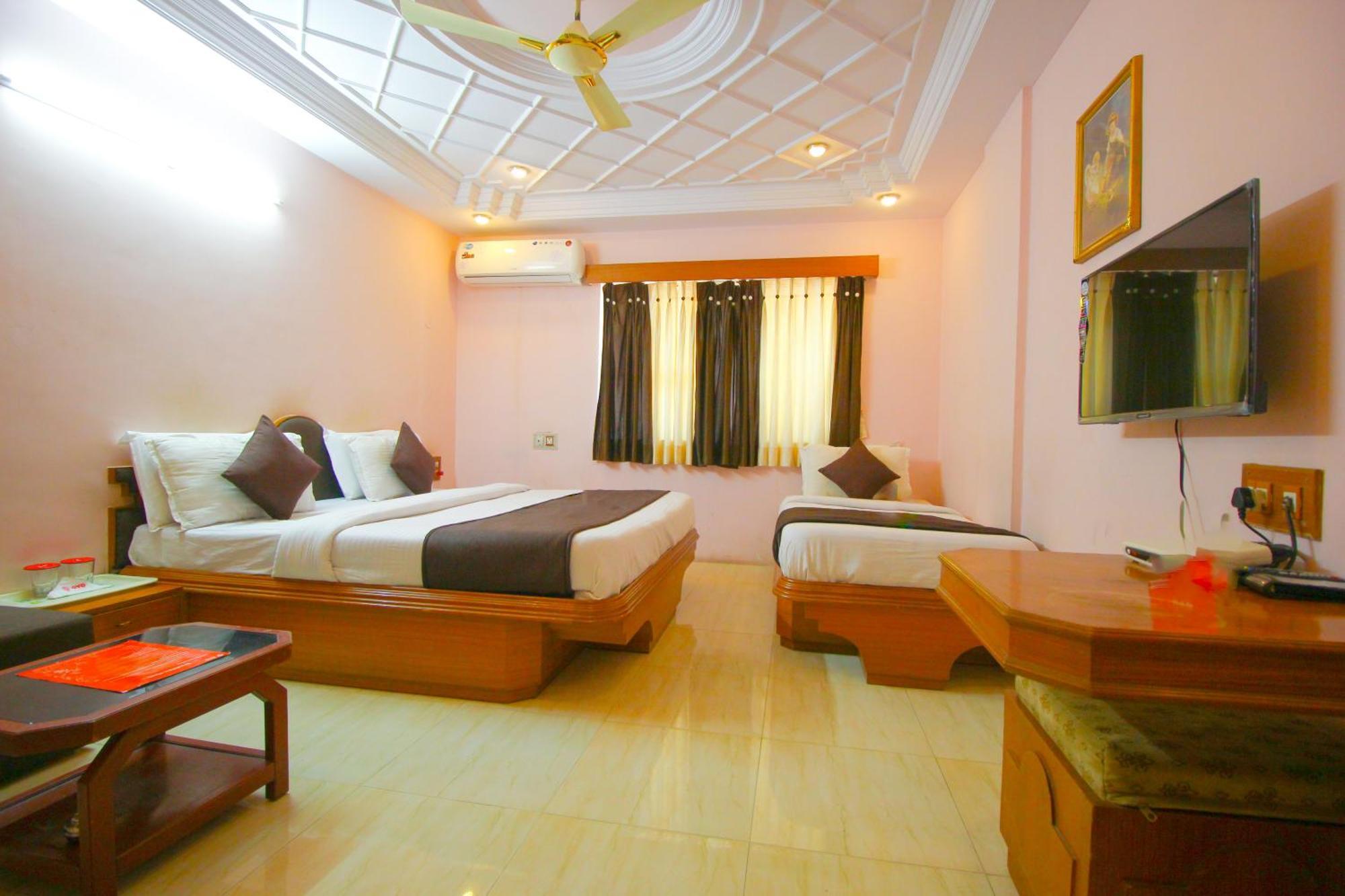 Hotel Upasana Rajkot Buitenkant foto
