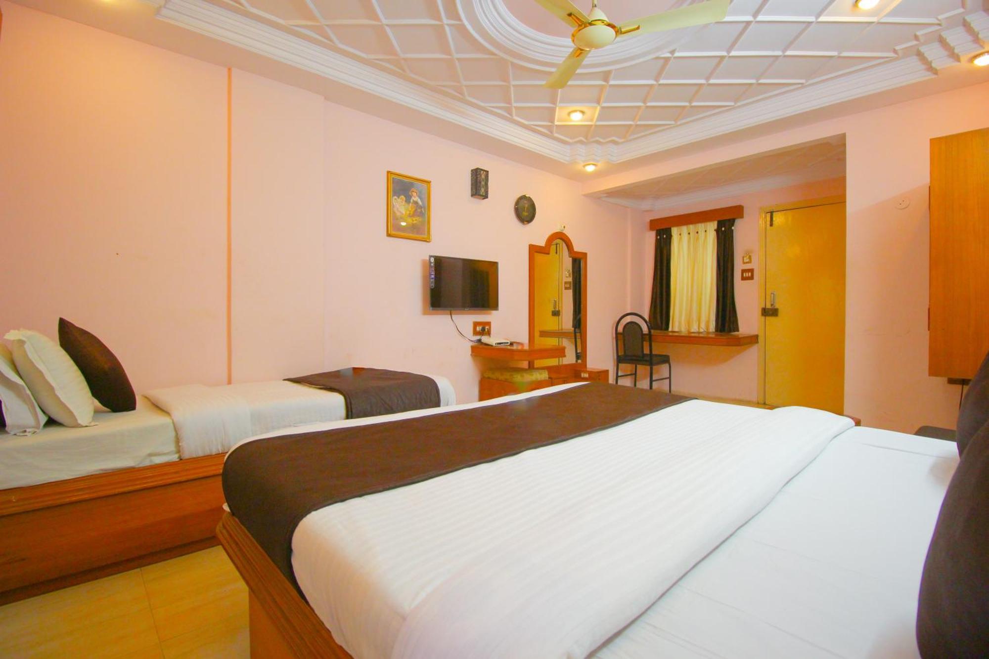Hotel Upasana Rajkot Buitenkant foto