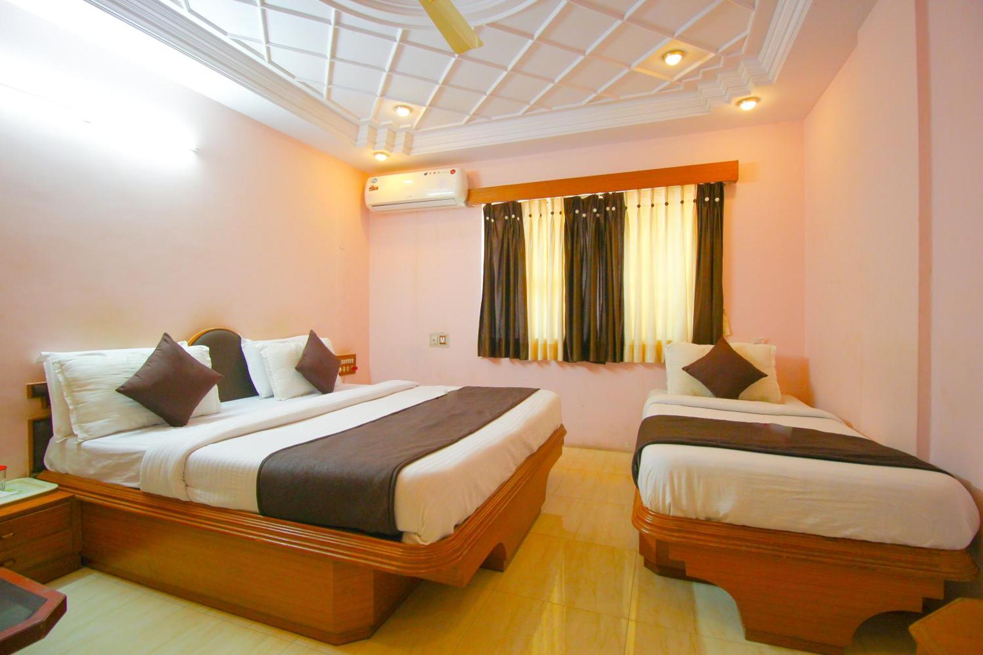 Hotel Upasana Rajkot Buitenkant foto