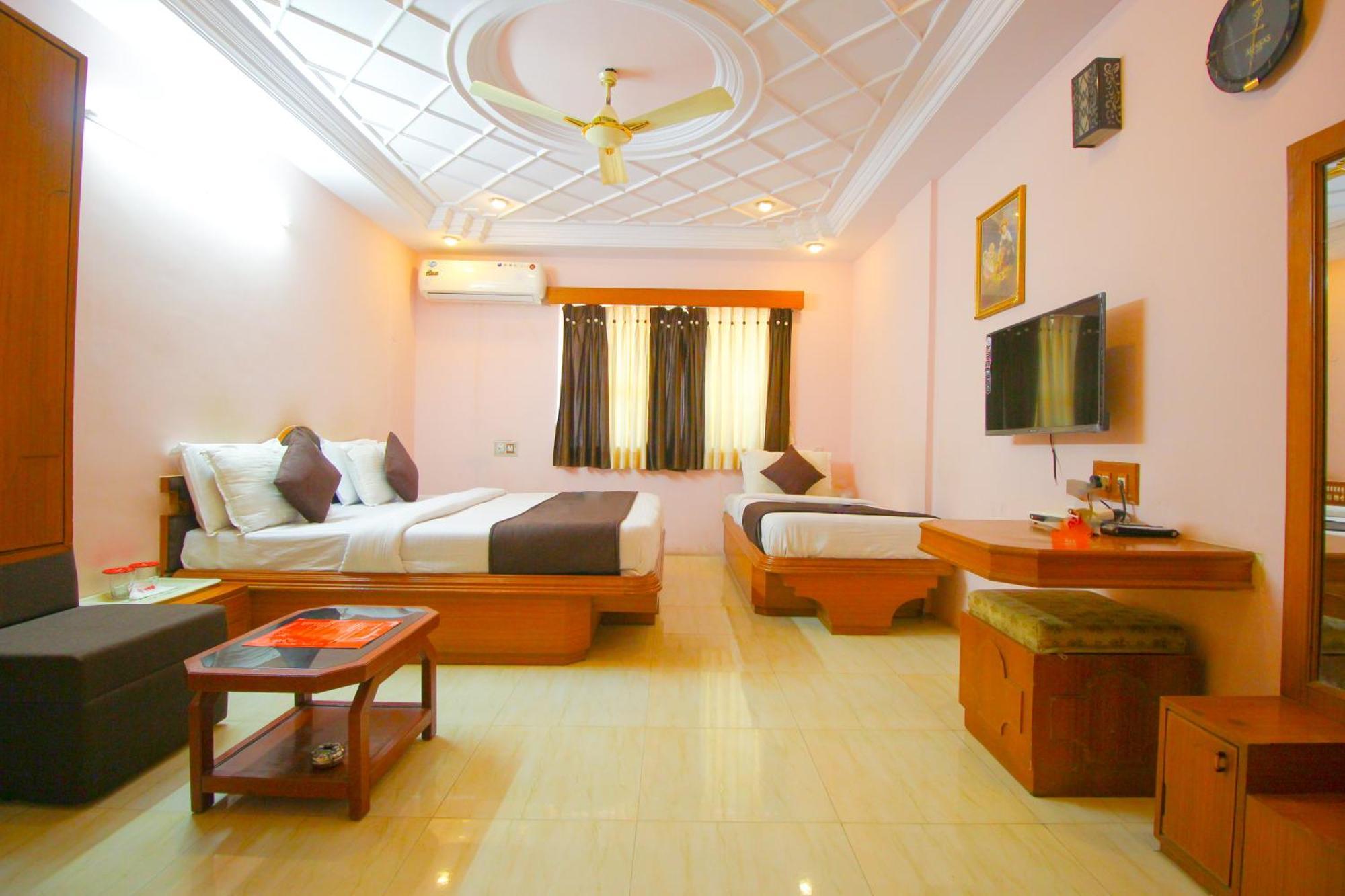Hotel Upasana Rajkot Buitenkant foto