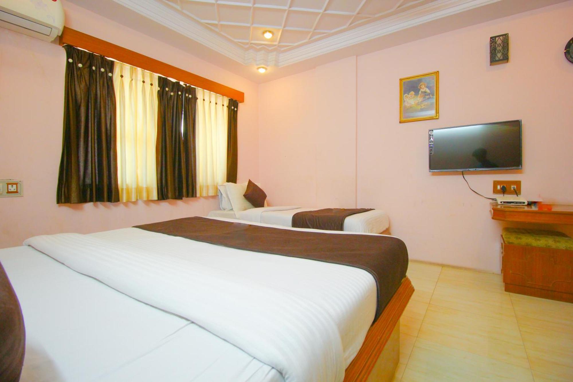 Hotel Upasana Rajkot Buitenkant foto