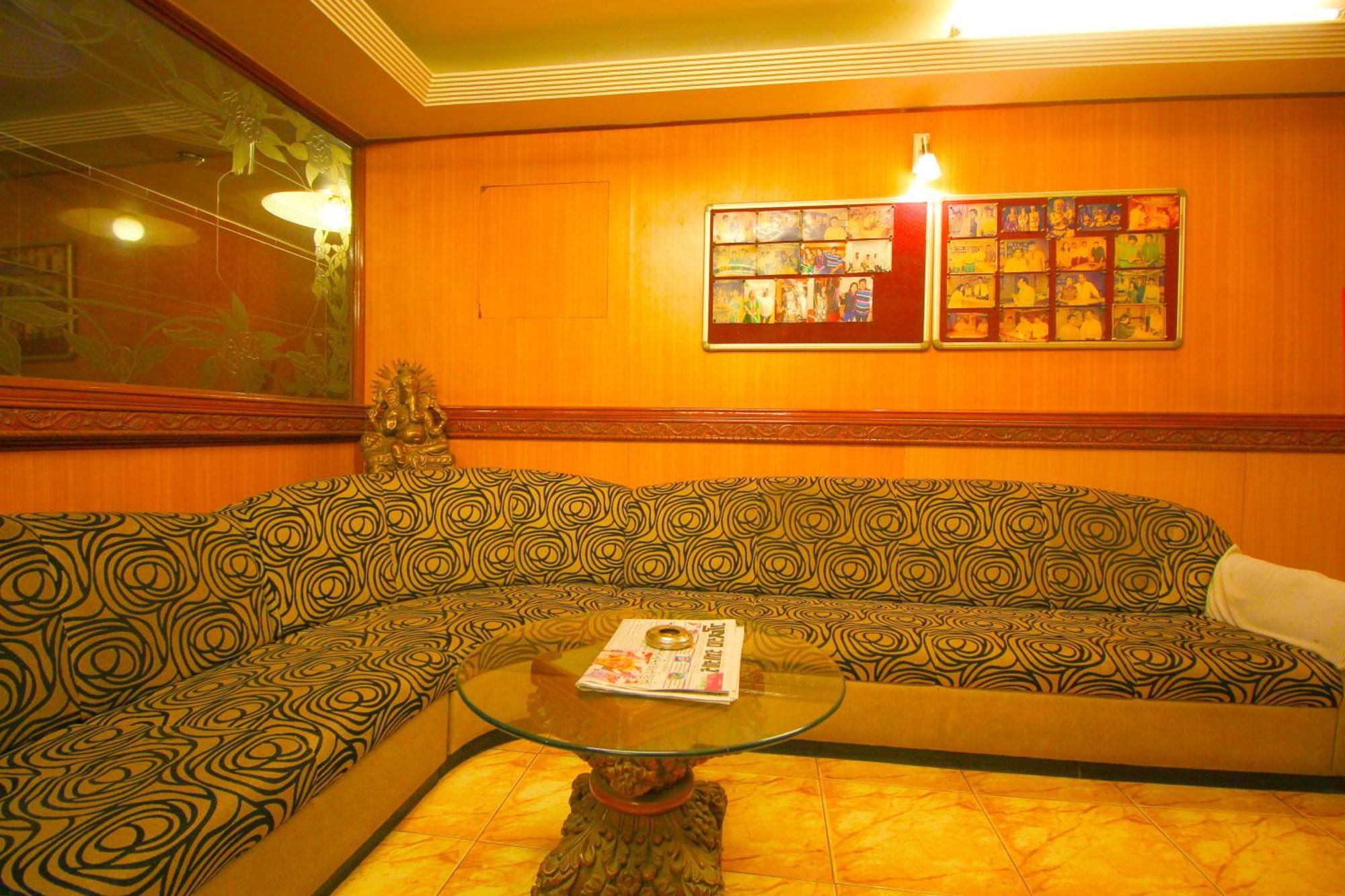 Hotel Upasana Rajkot Buitenkant foto
