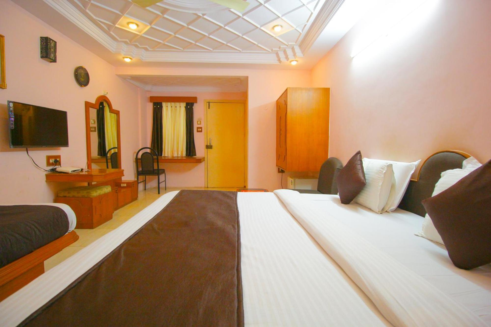 Hotel Upasana Rajkot Buitenkant foto